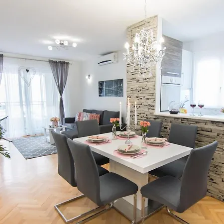 Apartman Lana *