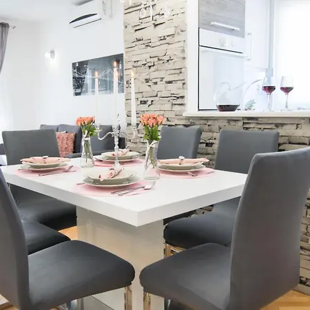 Apartman Lana Apartment